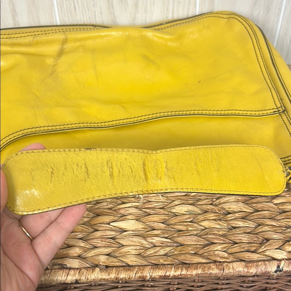 Vintage Hype Yellow Leather Shoulder Bag - Picture 9 of 9